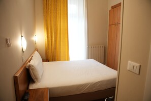 Daunenbettdecken, Minibar, Schreibtisch, laptopgeeigneter Arbeitsplatz