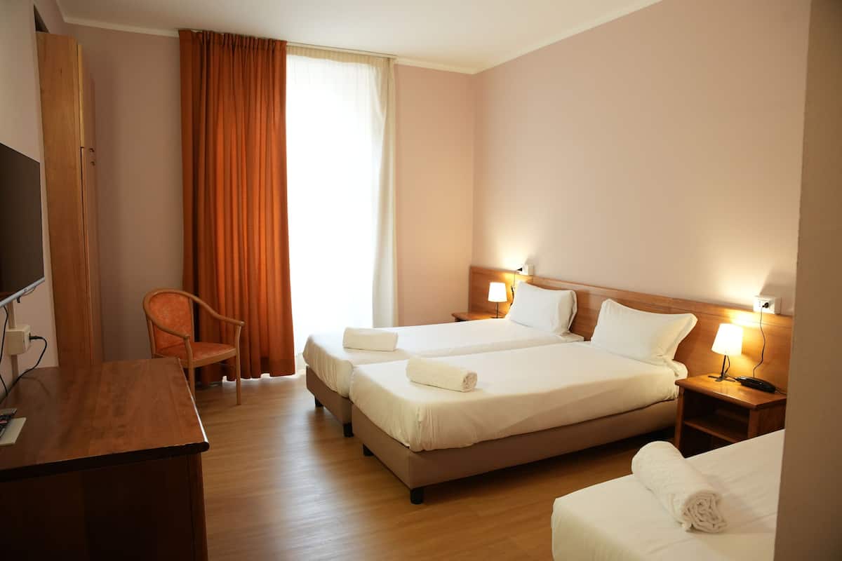 Triple Room | Down duvets, minibar, desk, laptop workspace