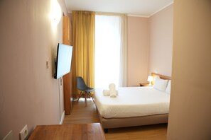 Daunenbettdecken, Minibar, Schreibtisch, laptopgeeigneter Arbeitsplatz