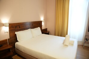 Down comforters, minibar, desk, laptop workspace - Hotel Montevecchio (Turin)