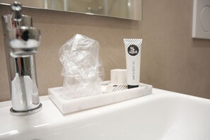 Dusche, Regendusche, Haartrockner, Bidet
