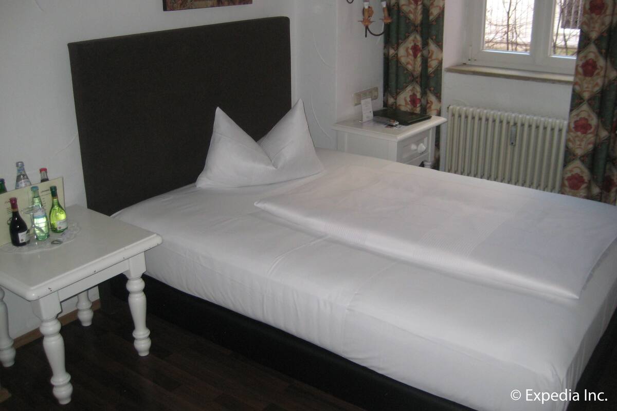 Standard Single Room | Premium bedding, pillowtop beds, desk, iron/ironing board (on request)