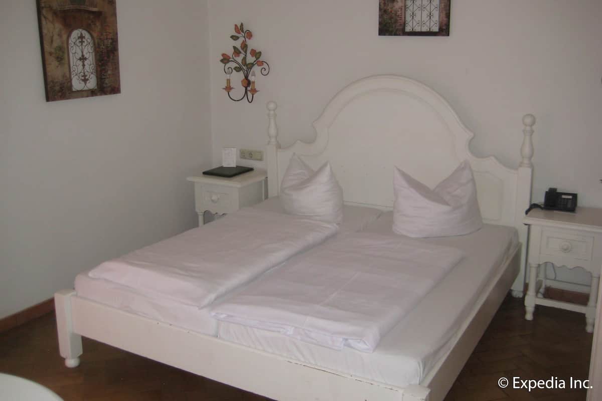 Camera Standard con letto matrimoniale o 2 letti singoli | Biancheria da letto di alta qualità, materassi a doppio strato