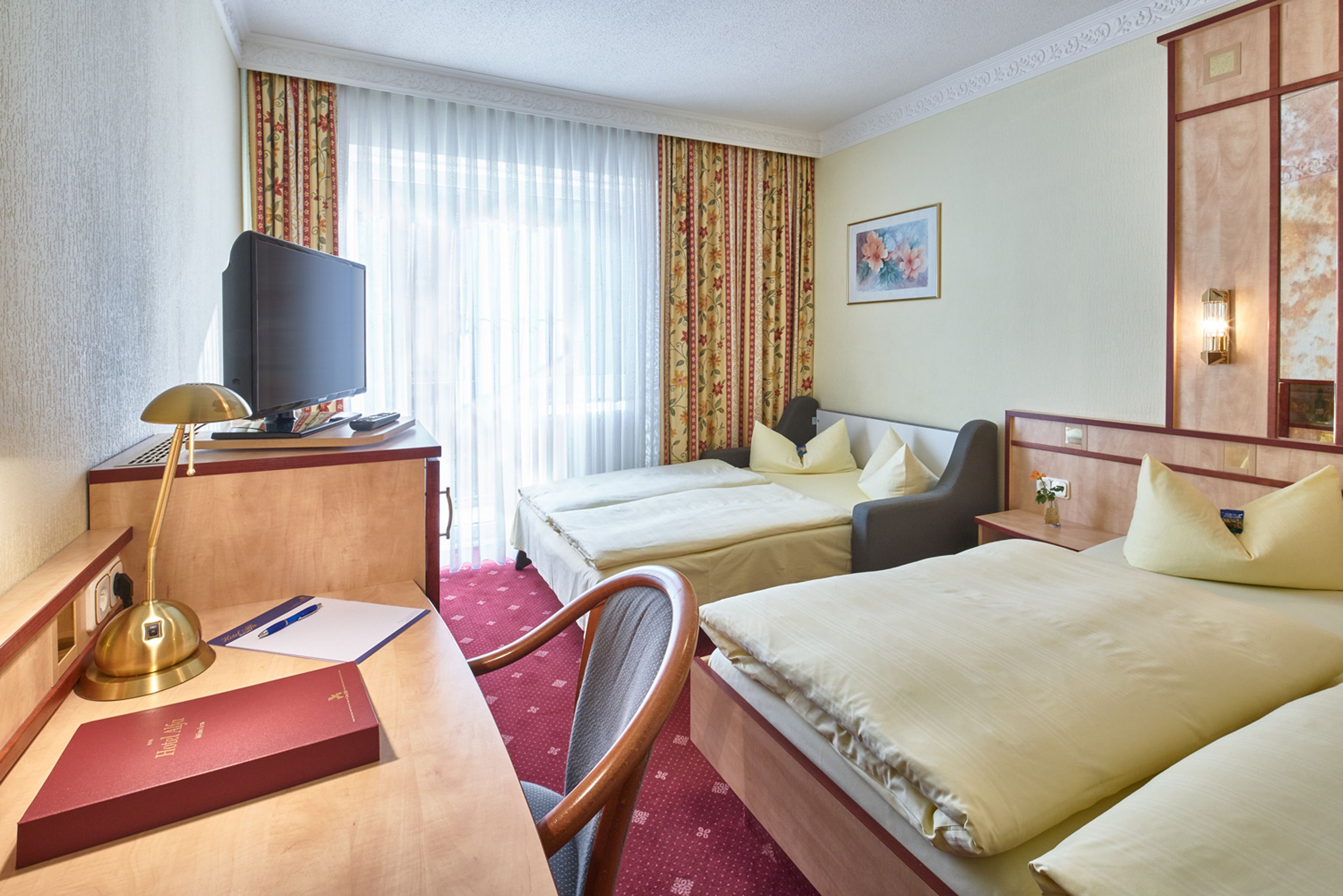 comfort quadruple room | 1 bedroom, hypo-allergenic bedding, minibar, desk