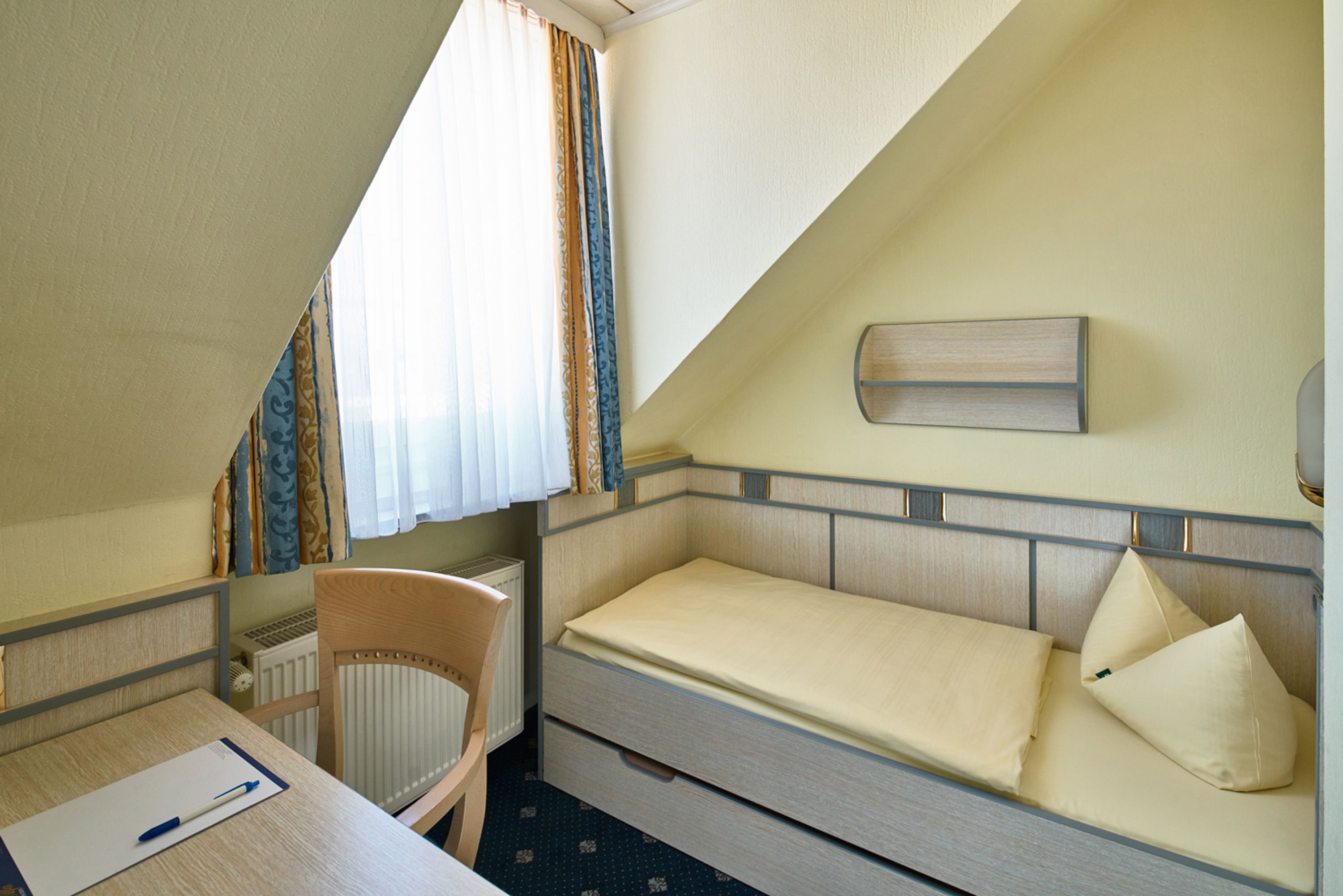 triple room | 1 bedroom, hypo-allergenic bedding, minibar, desk