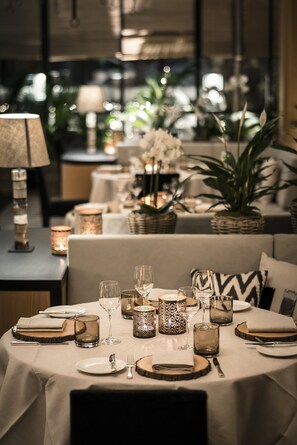 4 restaurants, lunch, dinner, brunch served; Argentinean cuisine  - Park Gstaad (Saanen)
