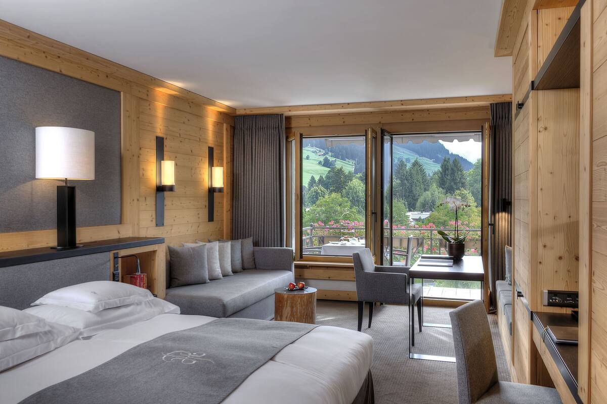 Deluxe Premium Room Mountain View | Premium bedding, pillowtop beds, minibar (some free items), in-room safe