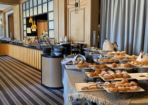 Free daily buffet breakfast - Park Gstaad (Saanen)