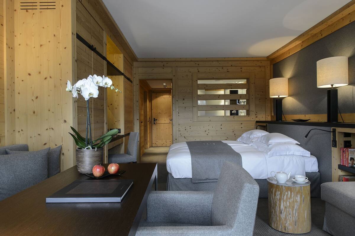 Premium bedding, pillowtop beds, minibar (some free items), in-room safe