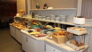 A buffet with various food items, including bread, pastries, and fruits. - Hotel Munich City (Munich)