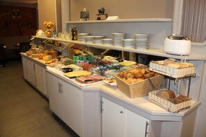 Free daily buffet breakfast