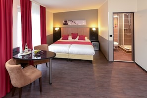 Triple Room | In-room safe, free WiFi, bed sheets