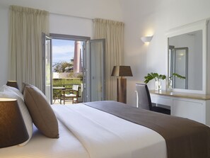 In-room safe, soundproofing, free cots/infant beds, free WiFi - 9 Muses Santorini Resort (Santorini)