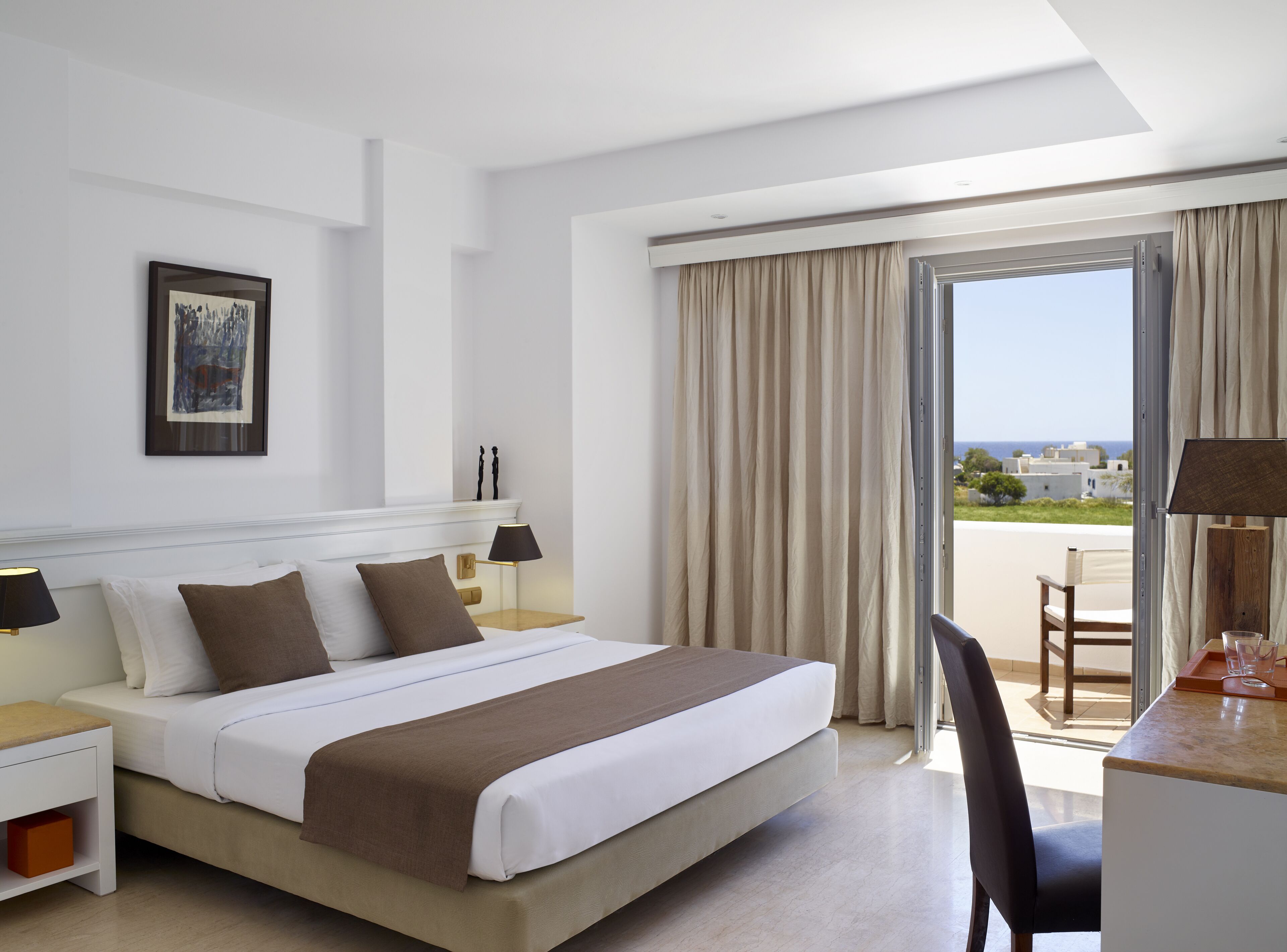 In-room safe, soundproofing, free WiFi, bed sheets