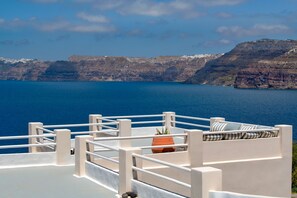 Double Room Outdoor Hot Tub Caldera View, balcony | Beach/ocean view