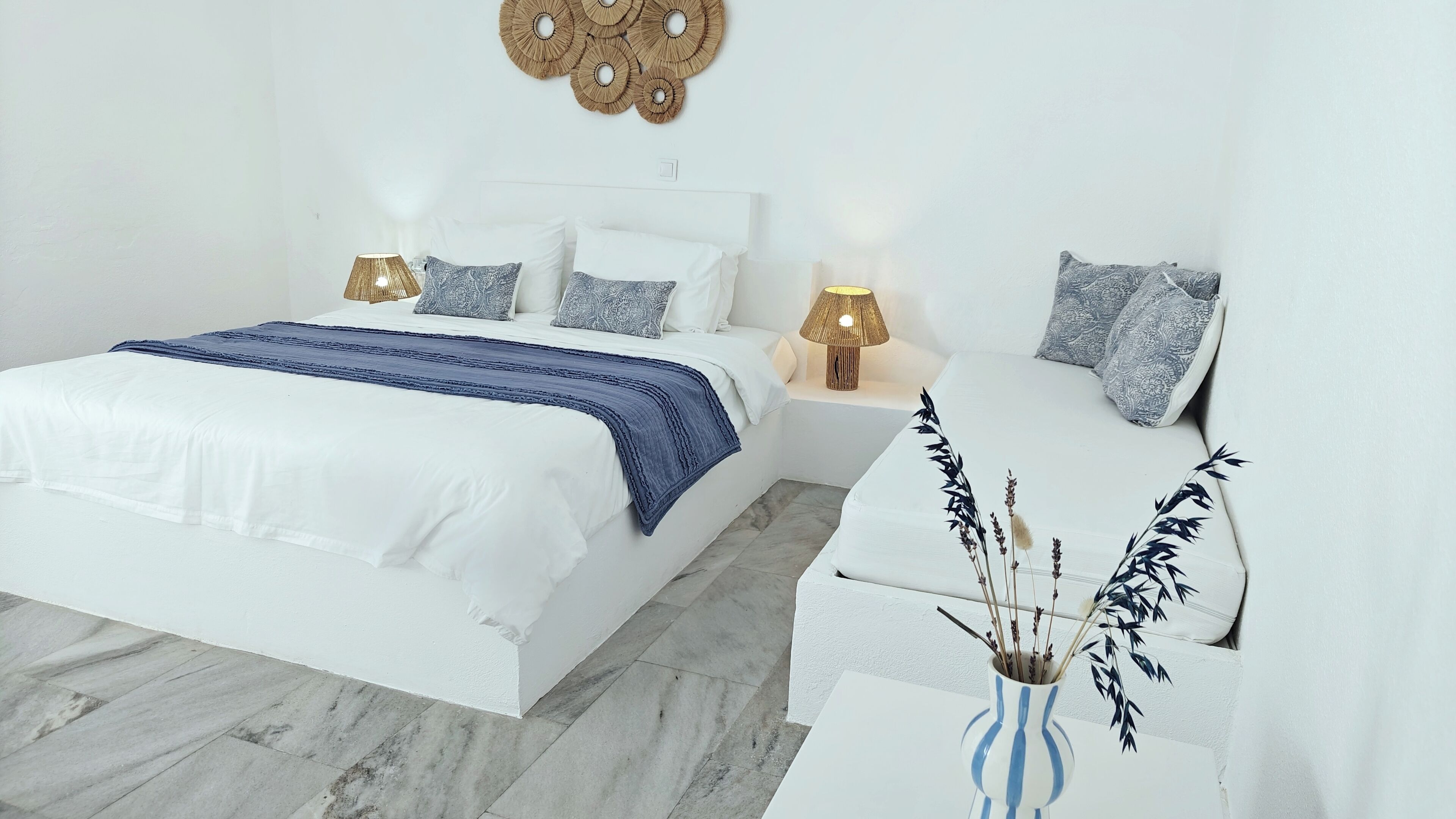 Firemannsrom | Safe på rommet, skrivebord, strykejern/-brett og barnesenger