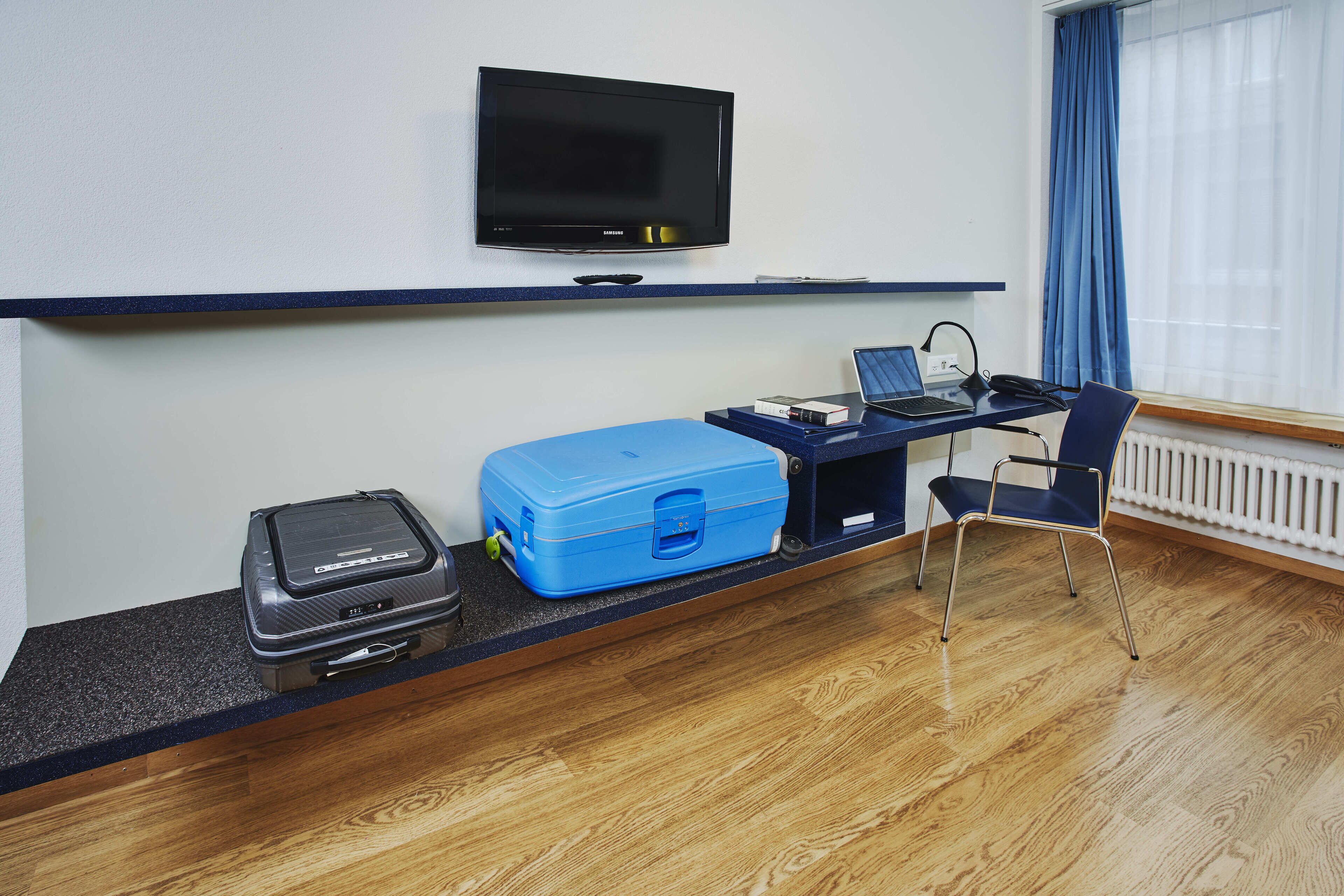 quadruple room superior | hypo-allergenic bedding, desk, iron/ironing board, free wifi