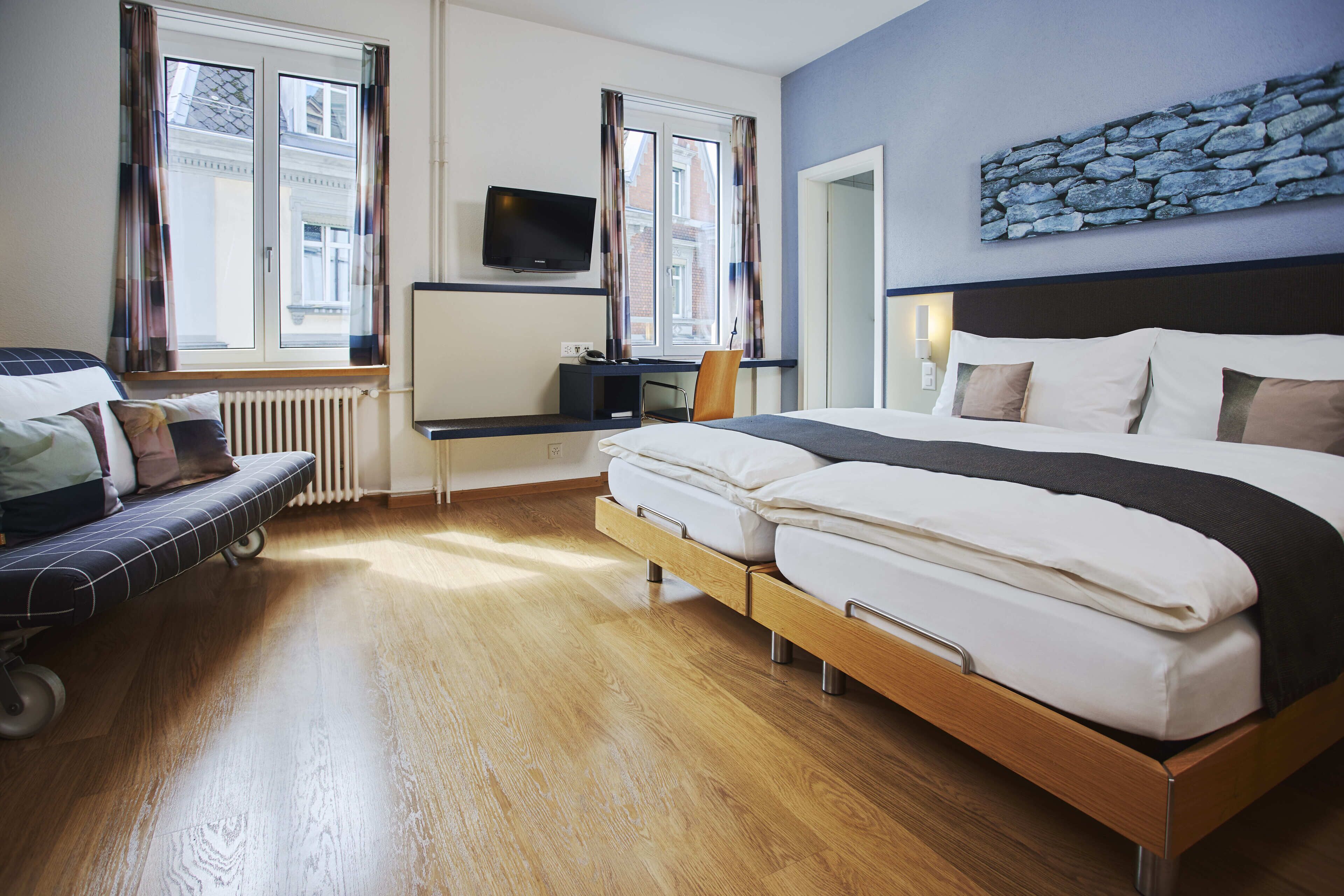 Large Double Room | Bộ đồ giường kháng dị ứng, bàn, bàn ủi/dụng cụ ủi quần áo 