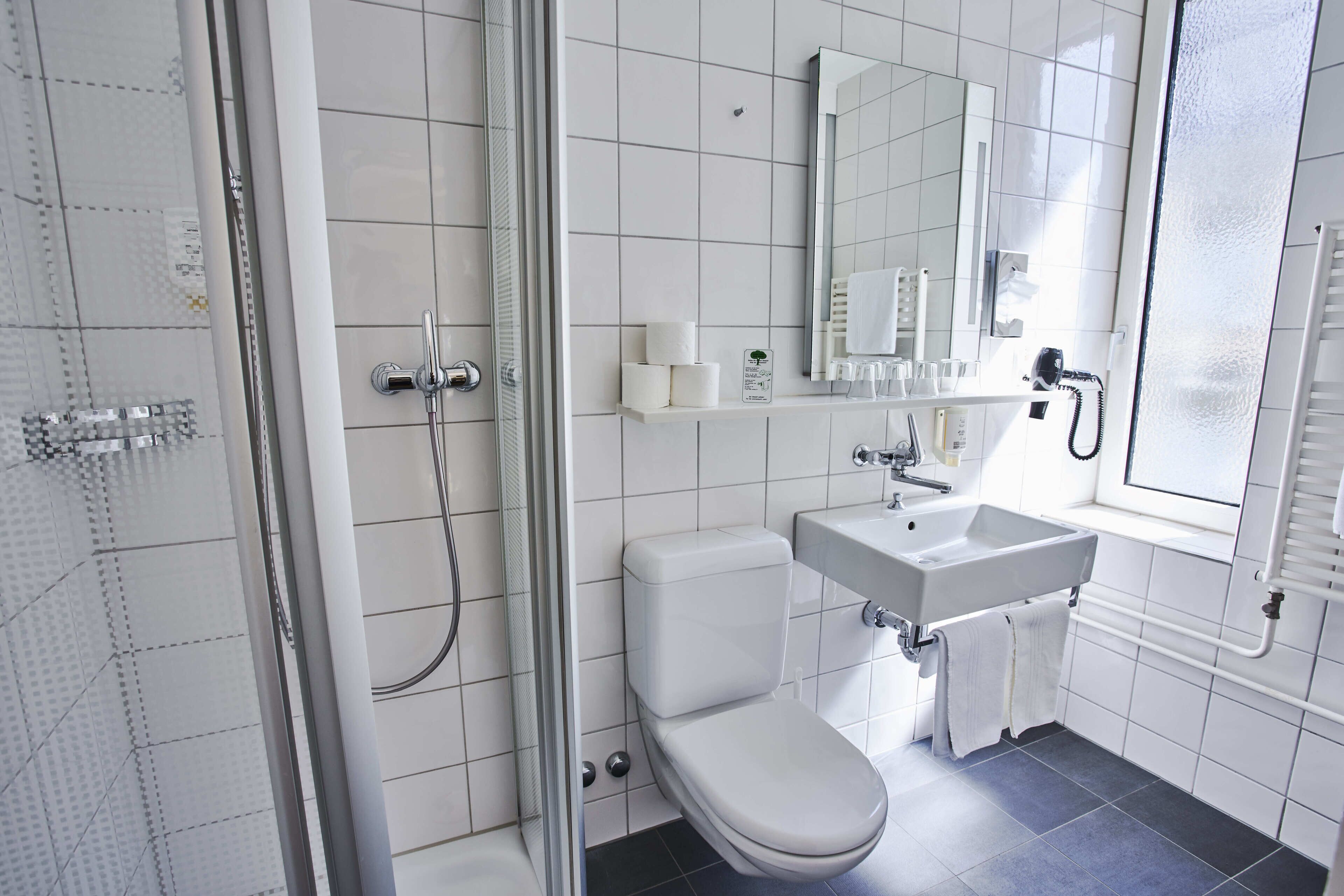 quadruple room standard | bathroom | hair dryer, towels