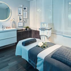 Couples treatment rooms, sauna, steam room, body treatments