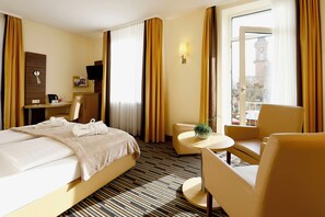 Panoramic Double Room | Living area | Flat-screen TV, books, pay movies