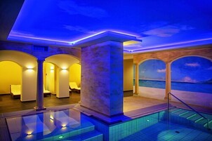 Indoor pool, sun loungers