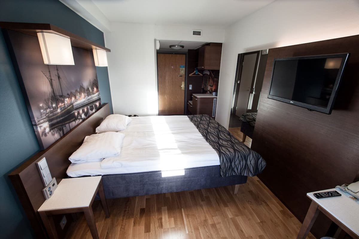 Minibar, desk, blackout drapes, free WiFi