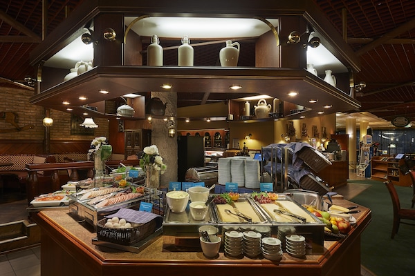 Colazione a buffet, servita tutte le mattine (21 EUR a persona)