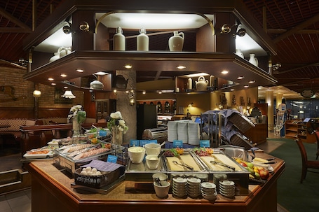 每日供应自助式早餐(每人 EUR 21)