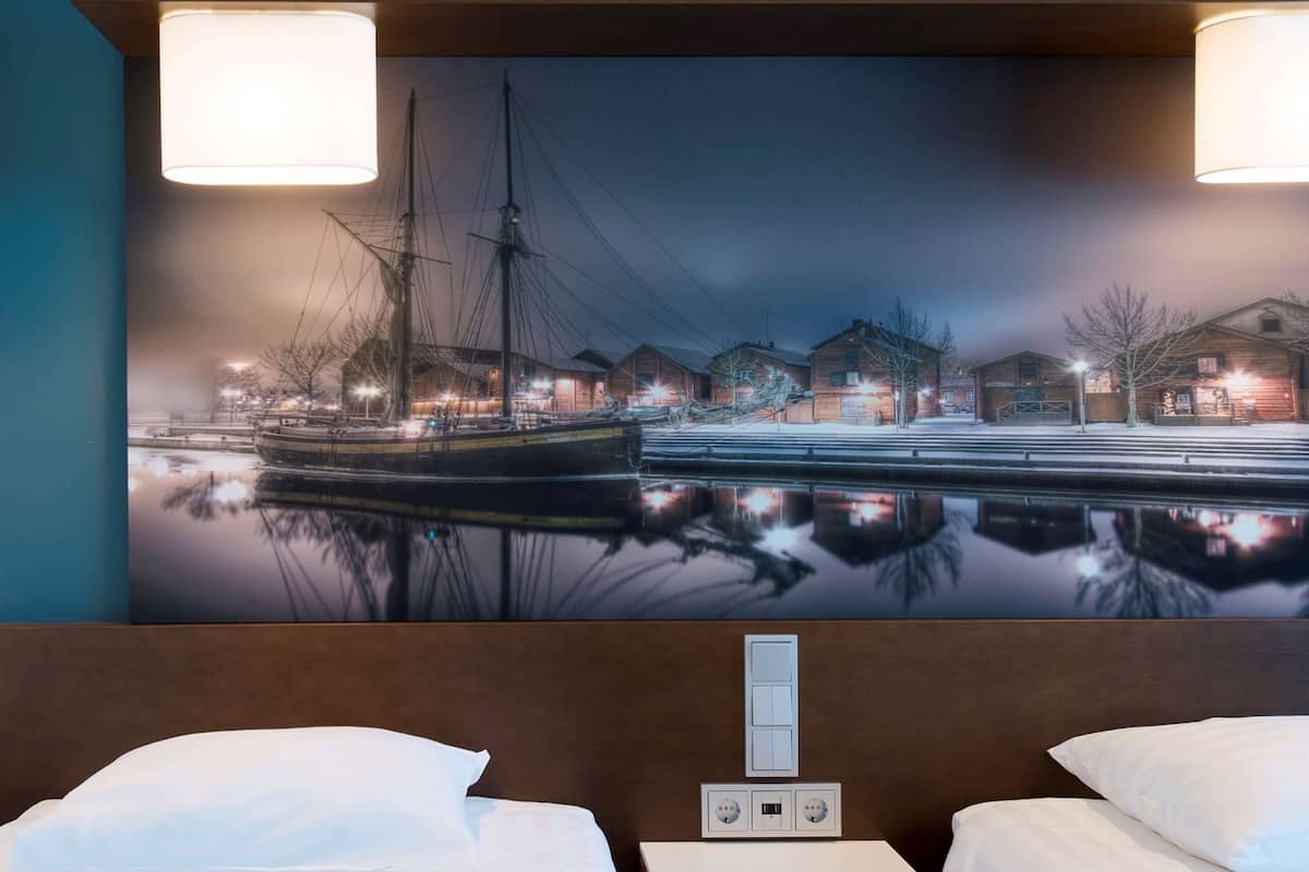 Minibar, desk, blackout drapes, free WiFi