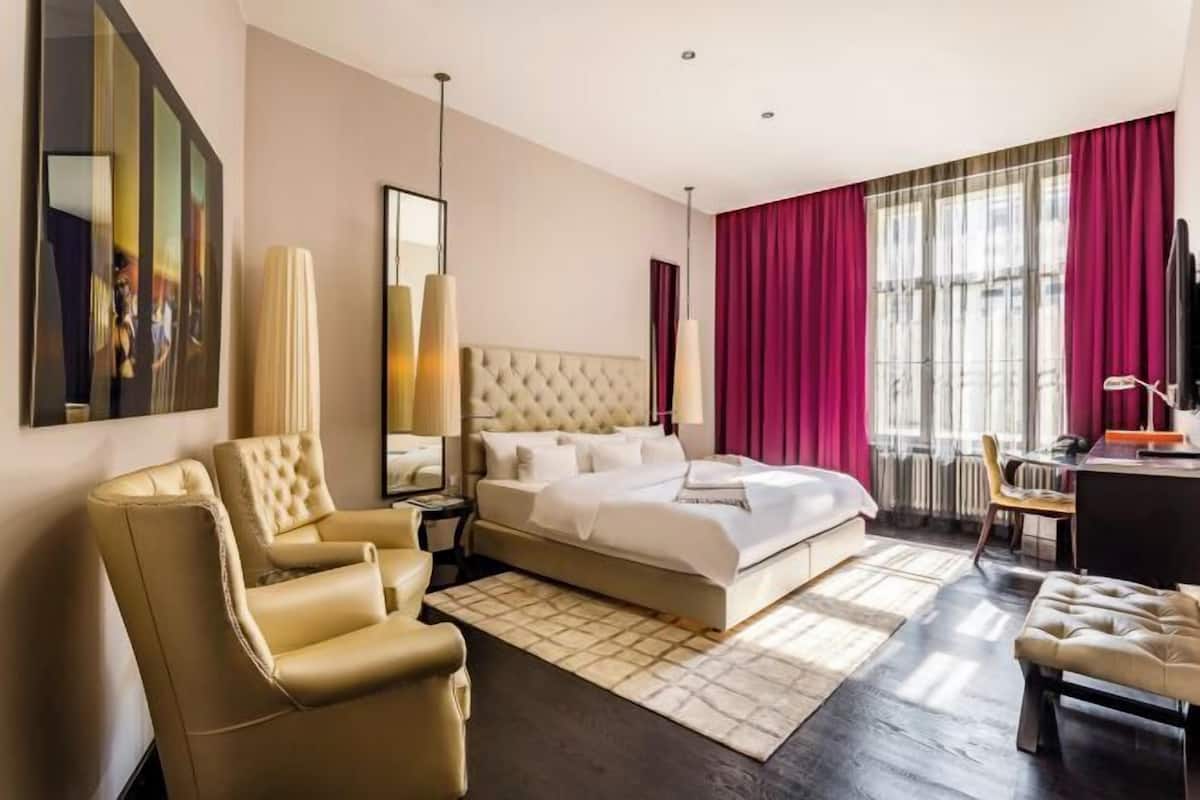 Allergikerbettwaren, Minibar, Zimmersafe, individuell dekoriert