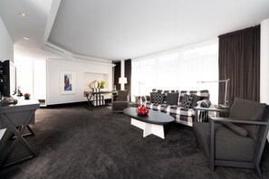 Penthouse, 1 King Bed, Balcony (Penthouse;Cozy Sitting Corner) | Premium bedding, minibar, in-room safe, desk - THE MADISON Hotel Hamburg (Hamburg)