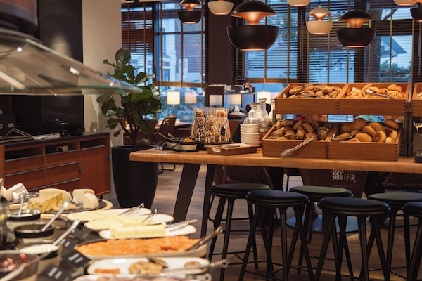 Daily buffet breakfast for a fee
