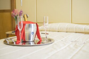 Premium bedding, minibar, in-room safe, desk - Teco Hotel (Milan)