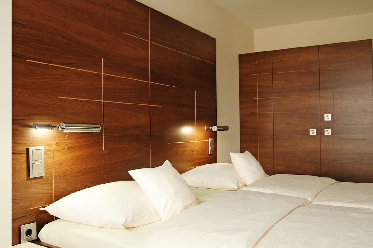 desk, blackout curtains, soundproofing, free cots/infant beds