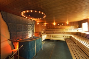 Couples treatment rooms, sauna, steam room, body treatments