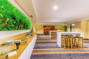 Desayuno buffet diario (EUR 29.50 por persona)
