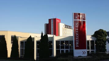 Welcome to FREIZEIT IN, a modern building with a welcoming atmosphere and views of the surrounding area.
