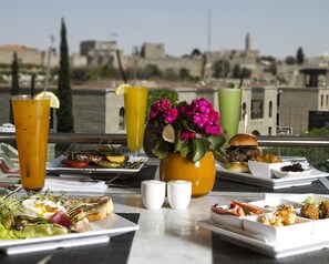 Daily buffet breakfast (ILS 170 per person)