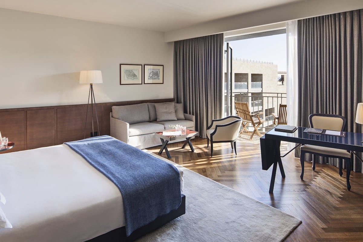 alcove deluxe balcony old city view | 1 bedroom, premium bedding, pillow-top beds, in-room safe