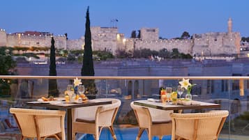 Daily buffet breakfast (ILS 170 per person)