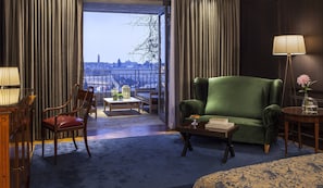 Premium Executive Suite with a terrace and Old City view. | Utsikt fra balkong