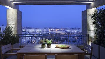 Executive Suite with a terrace and Old City view. | Balcony view