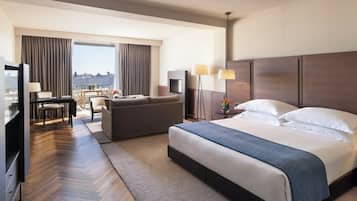 Junior Suite with Balcony and Old City View. | Premium bedding, pillowtop beds, in-room safe, desk