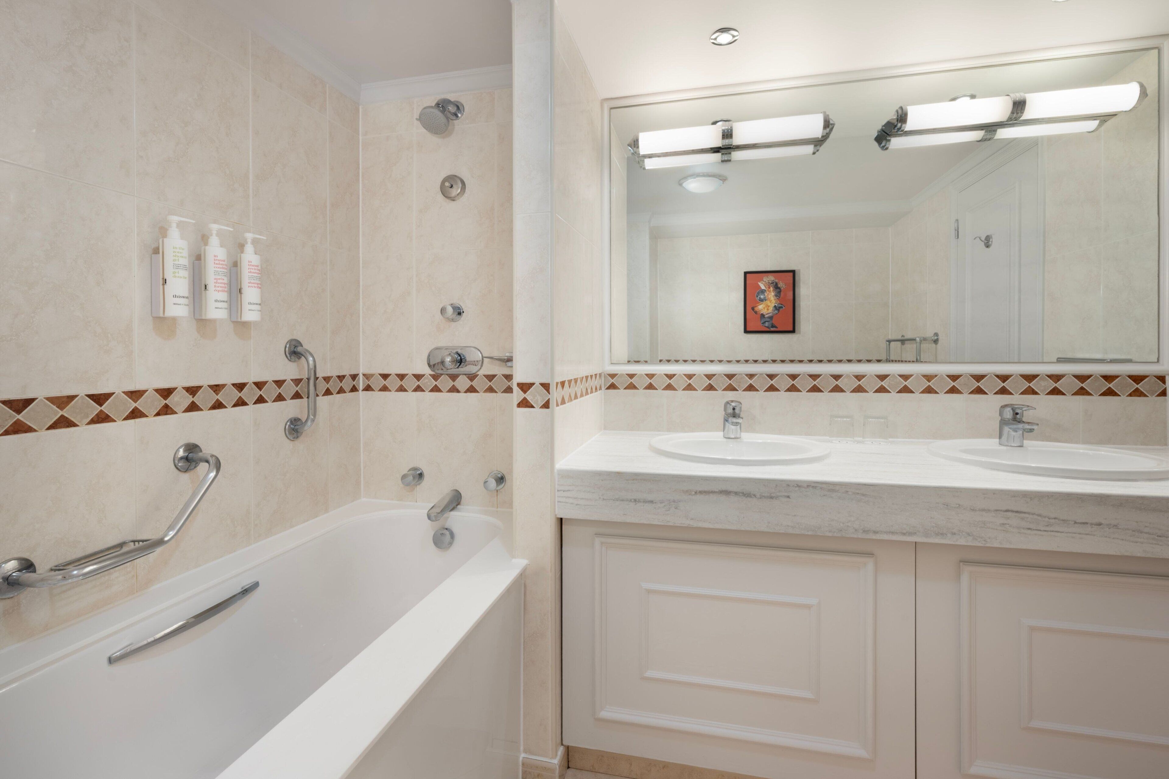 suite, 1 bedroom, non smoking | bathroom | combined shower/bathtub, eco-friendly toiletries, hair dryer, towels