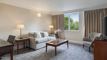 Suite, 1 Bedroom, Non Smoking | 1 bedroom, pillowtop beds, in-room safe, desk