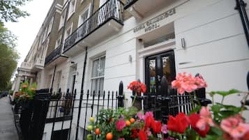 숙박 시설 입구