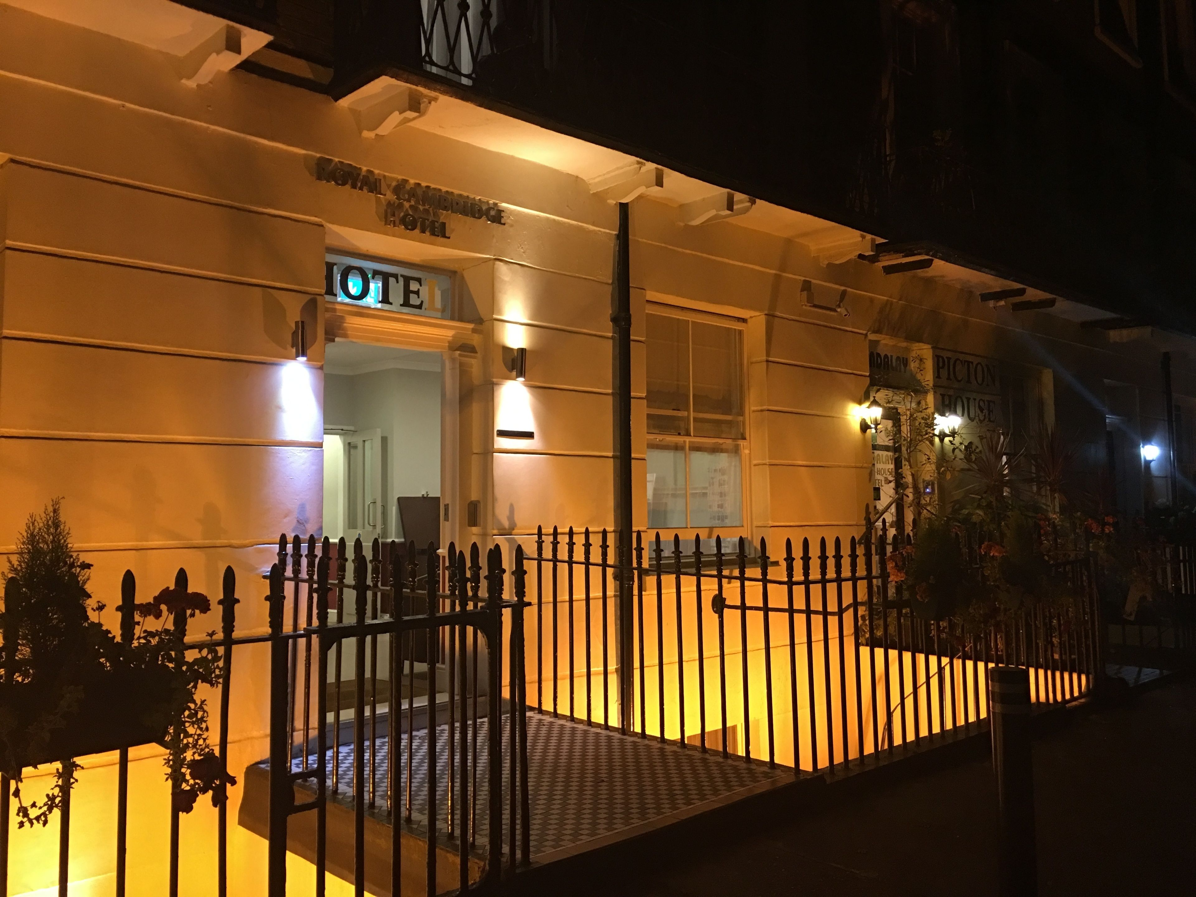 Photo - Royal Cambridge Hotel