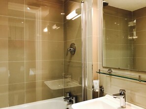 Dobbeltrom – deluxe | Bad | Toalettartikler (inkludert), hårføner og håndklær