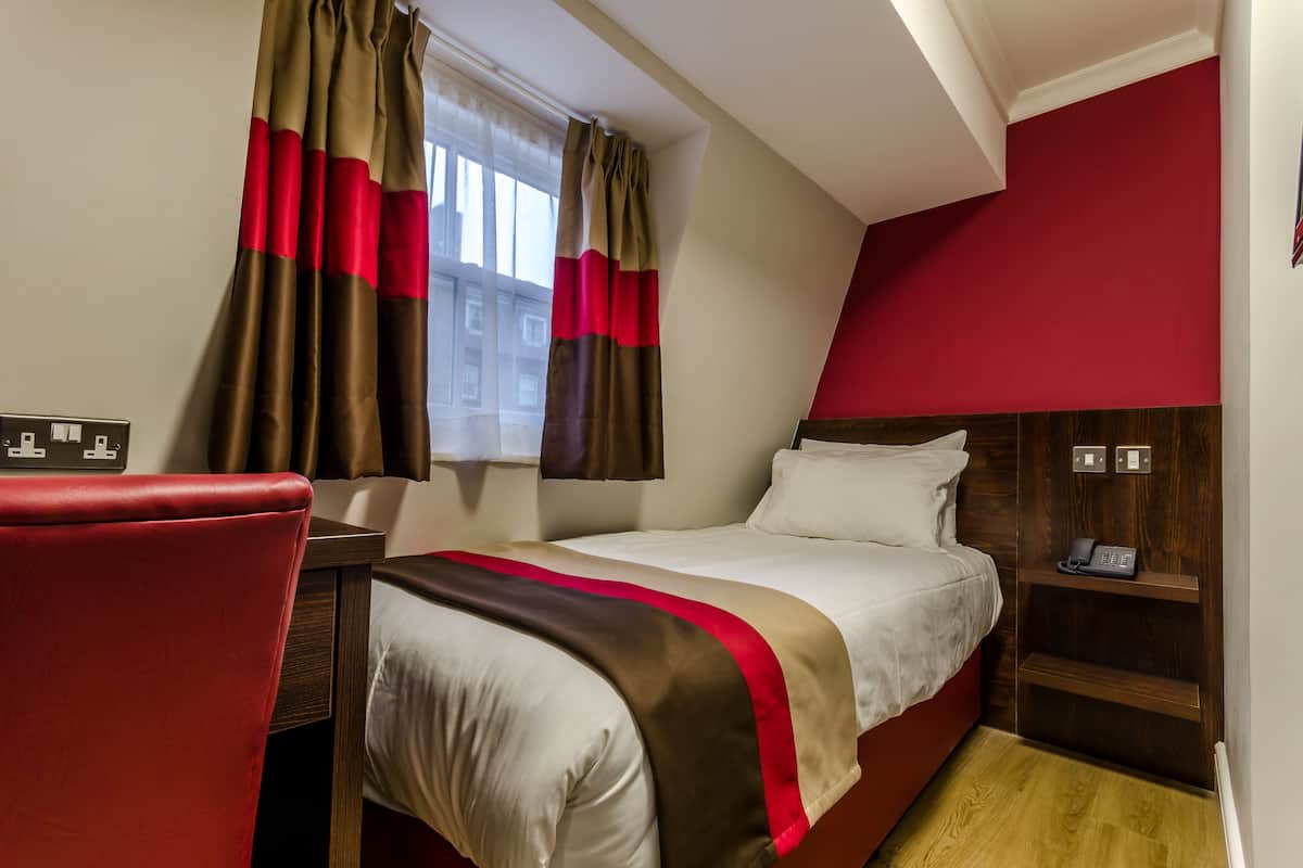 Kamar Single | Seprai premium, meja kerja, setrika/meja setrika, dan Wi-Fi gratis